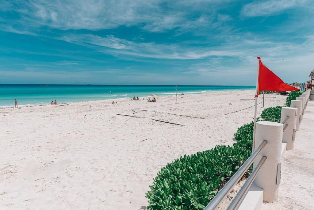 Villas Marlin 108, A Pie De Playa, Albercas, Jacuzi, Ubicacion Inmejorable Cancún Kültér fotó