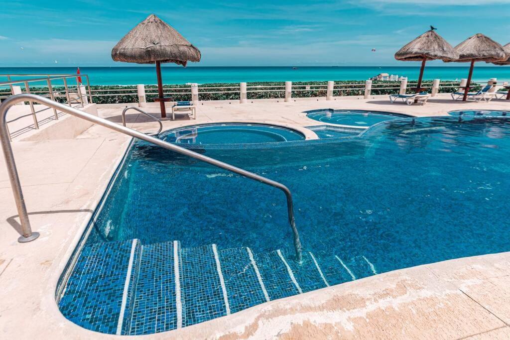 Villas Marlin 108, A Pie De Playa, Albercas, Jacuzi, Ubicacion Inmejorable Cancún Kültér fotó